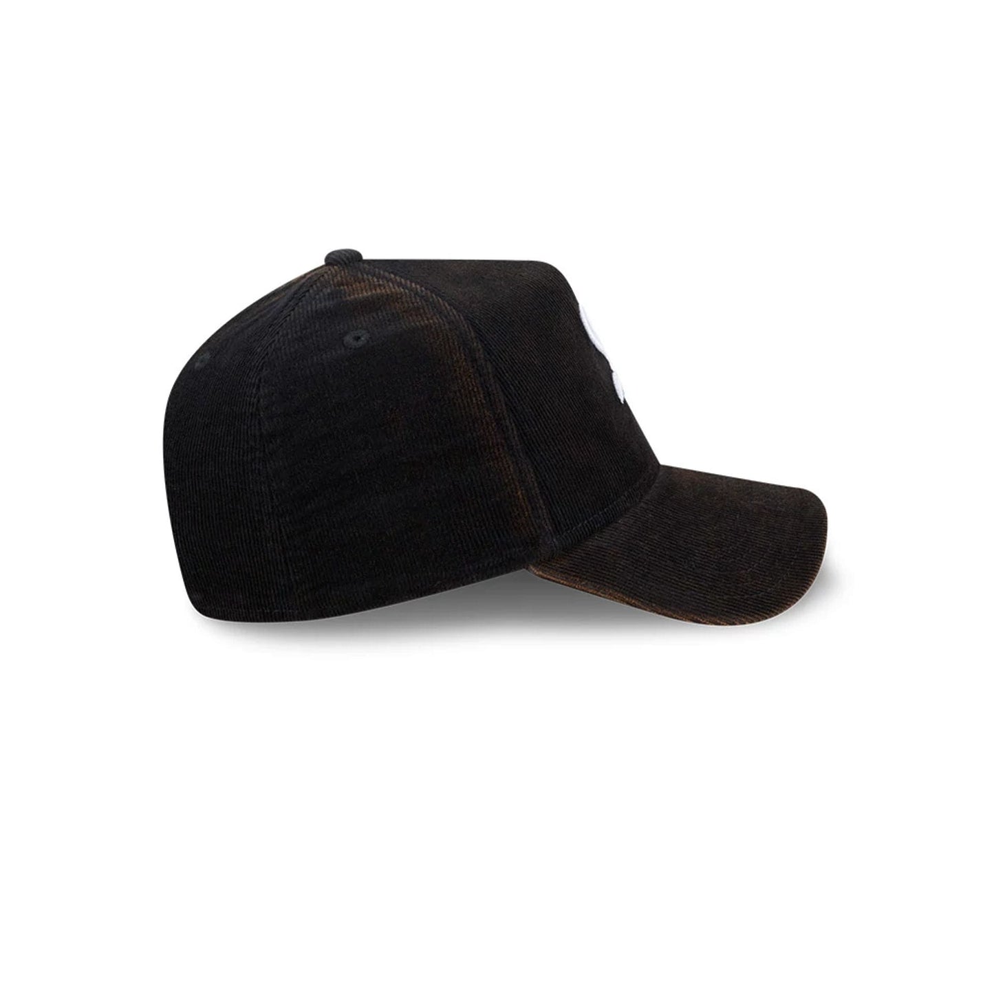 Pictured is this MLB Quickstrike Snow Wash Cord Chicago White Sox 59FORTY A-Frame Fitted cap in black. 6
