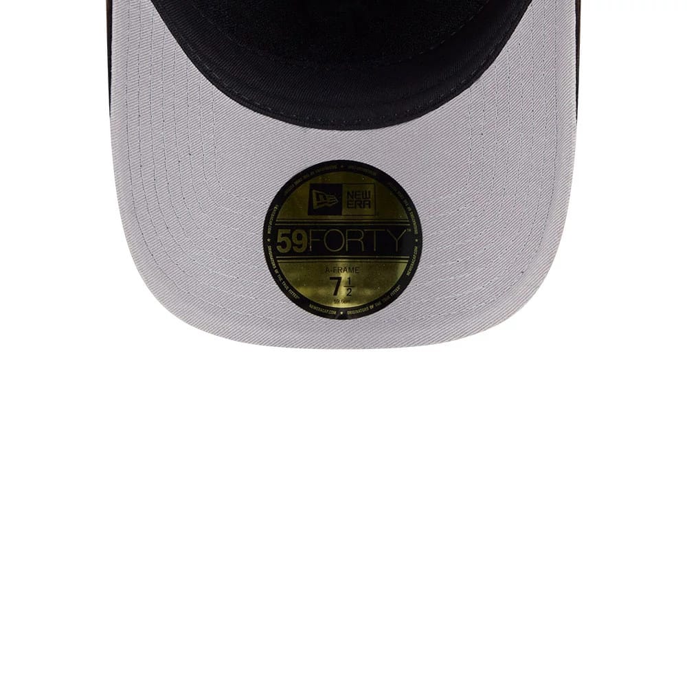 Pictured is this MLB Quickstrike Snow Wash Cord Chicago White Sox 59FORTY A-Frame Fitted cap in black. 2