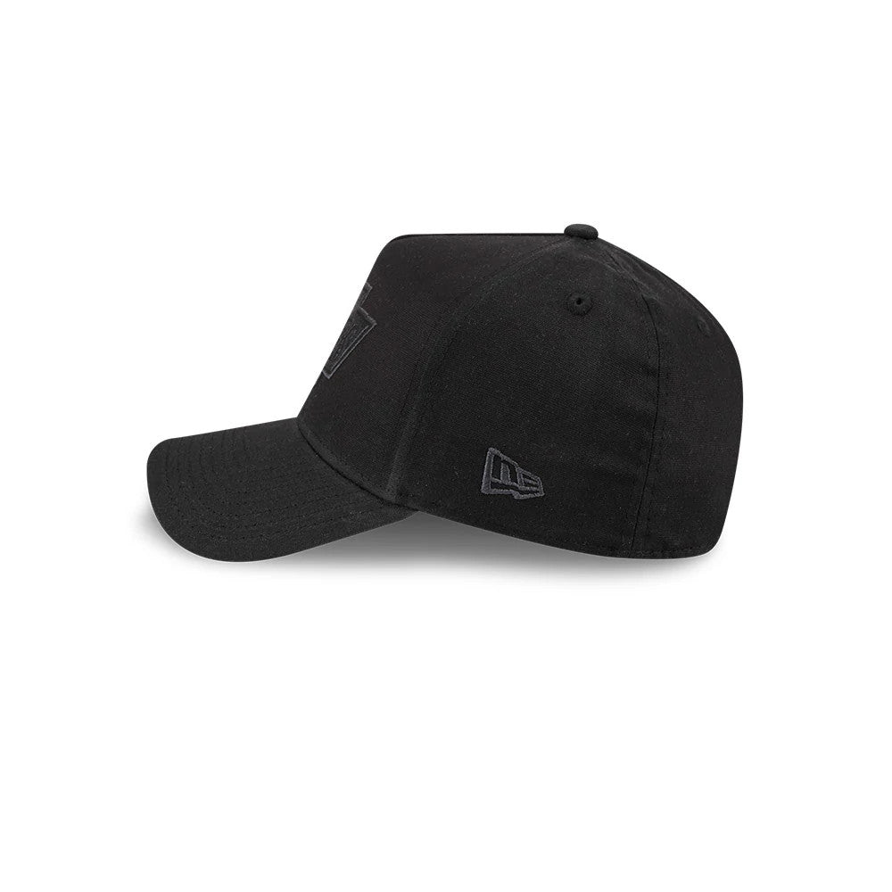 Pictured is this NHL Quickstrike Waxy Canvas LA Kings 59FORTY A-Frame Fitted cap in black. 5