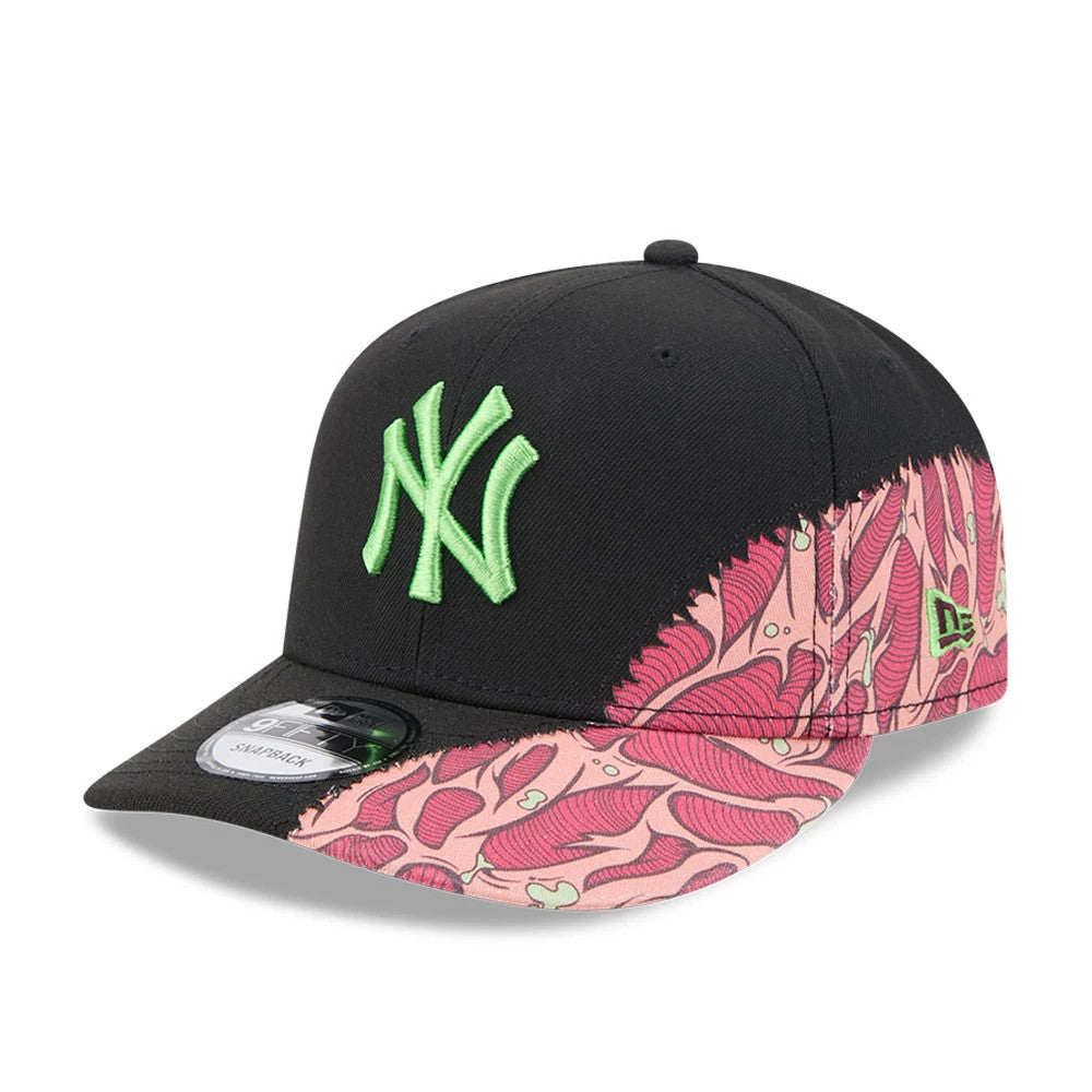 Pictured is this MLB Halloween New York Yankees 9FIFTY Snapback cap in black. 1