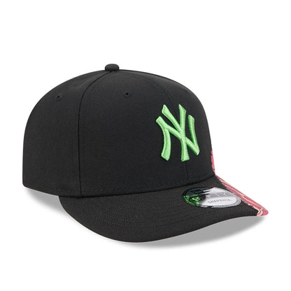 Pictured is this MLB Halloween New York Yankees 9FIFTY Snapback cap in black. 4