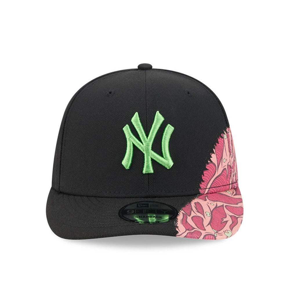 Pictured is this MLB Halloween New York Yankees 9FIFTY Snapback cap in black. 3