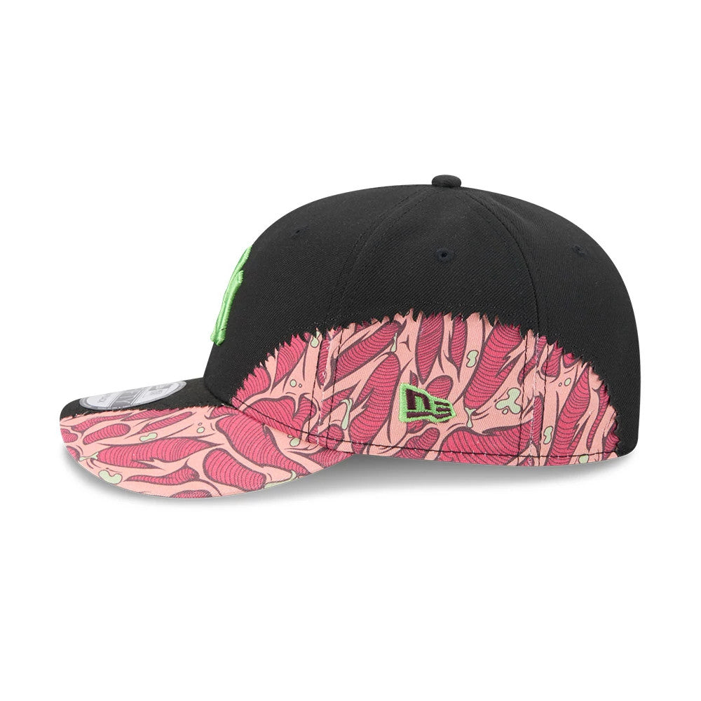 Pictured is this MLB Halloween New York Yankees 9FIFTY Snapback cap in black. 5