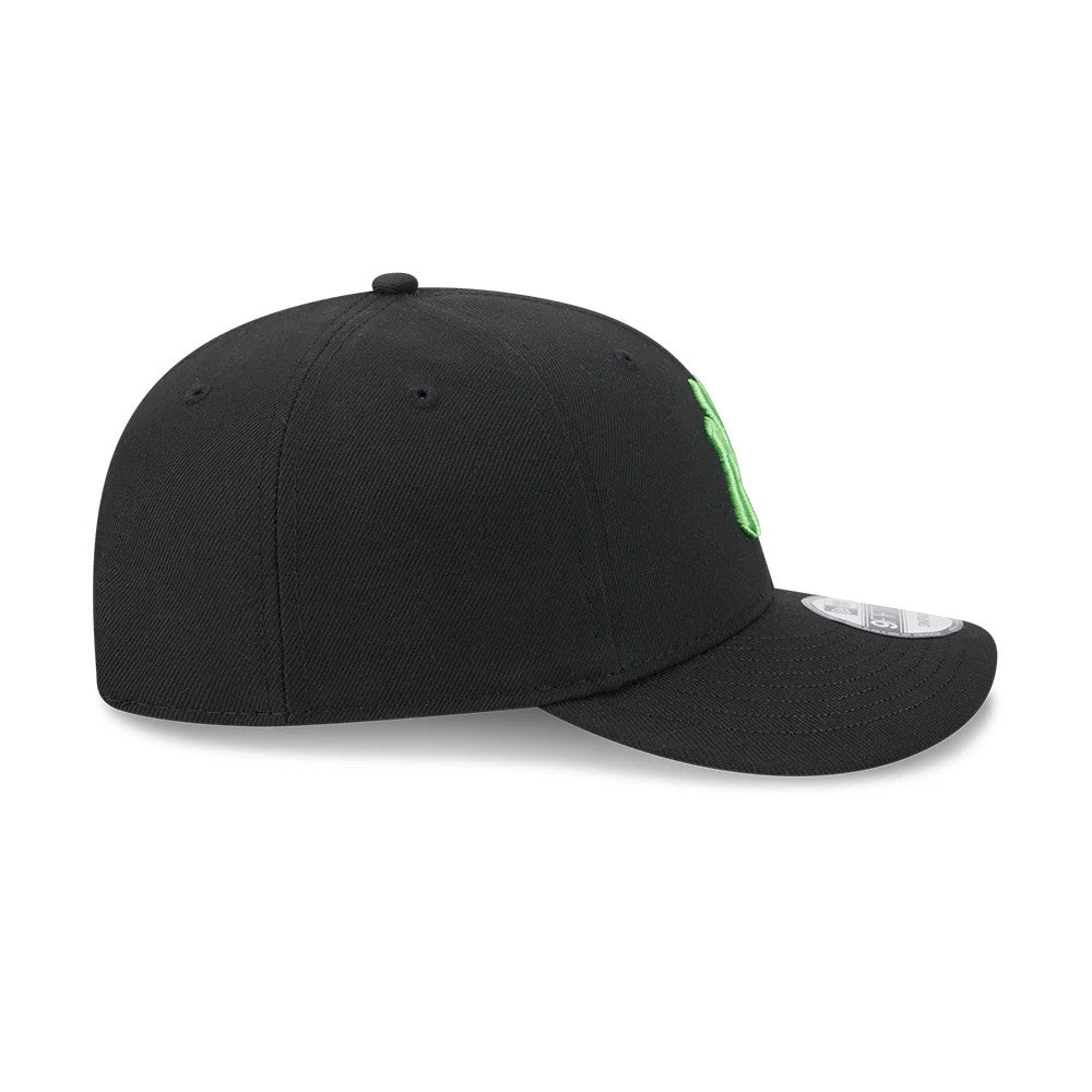 Pictured is this MLB Halloween New York Yankees 9FIFTY Snapback cap in black. 6