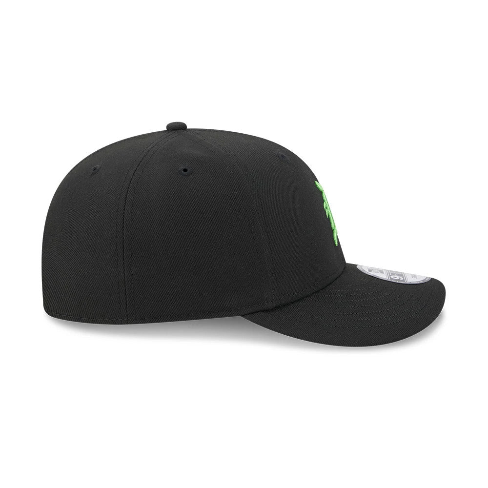 Pictured is this MLB Halloween Detroit Tigers 9FIFTY Snapback cap in black. 6