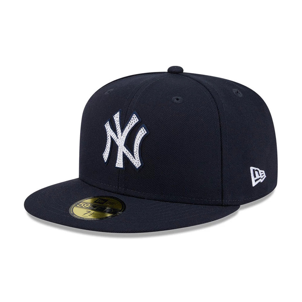 Pictured is this MLB Rhinestone Badge New York Yankees 59FIFTY Fitted cap in navy. 1