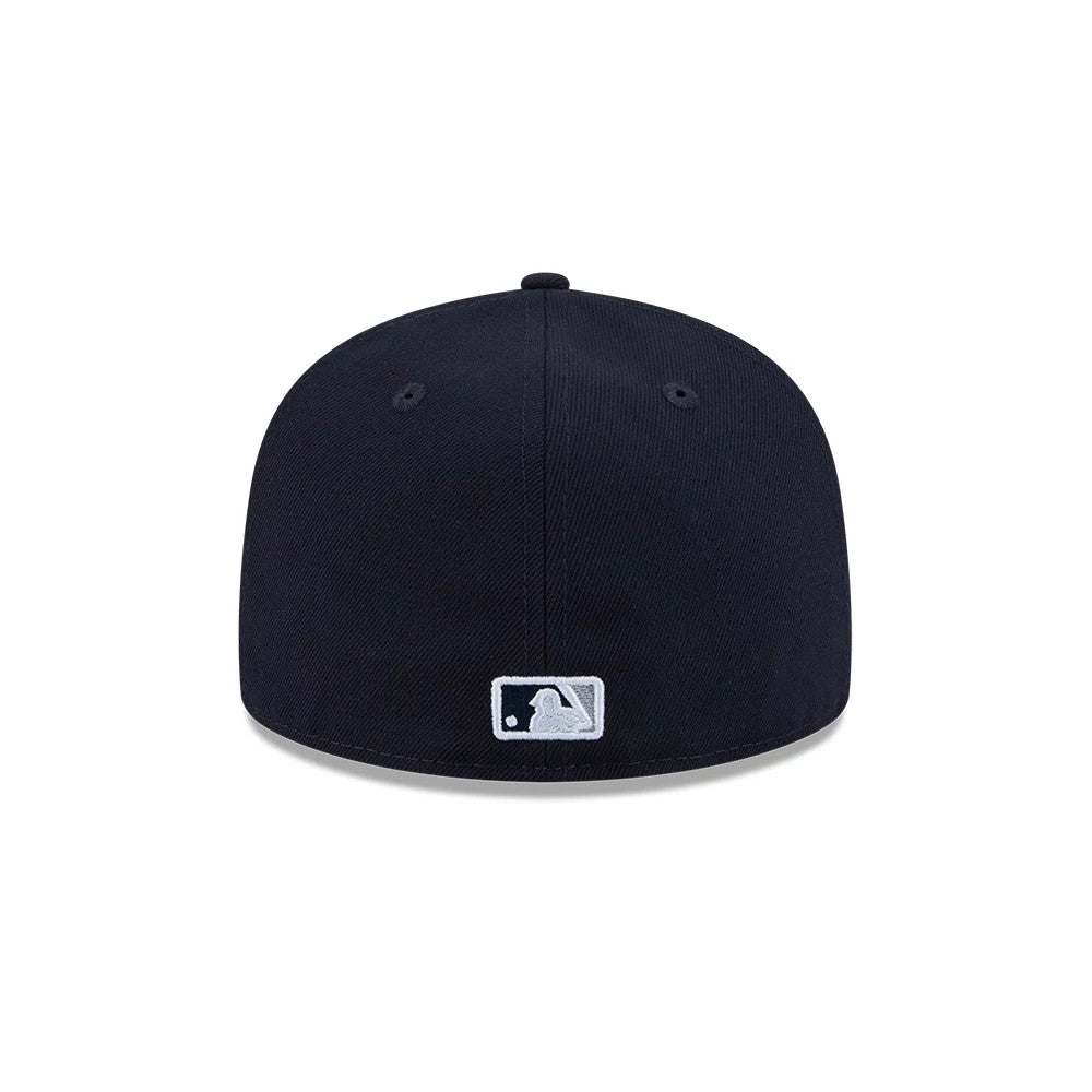 Pictured is this MLB Rhinestone Badge New York Yankees 59FIFTY Fitted cap in navy. 5