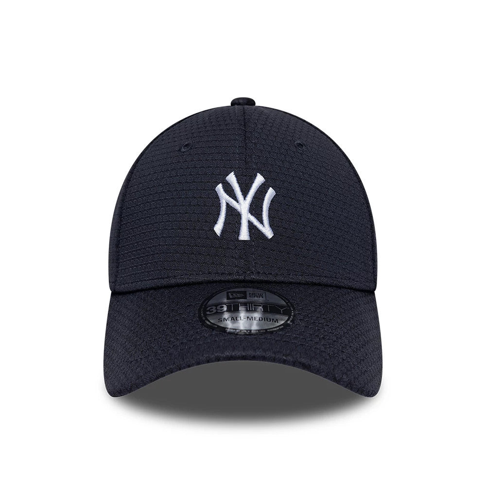 Pictured is this MLB Tech New York Yankees 39THIRTY Stretch Fit cap in navy. 2