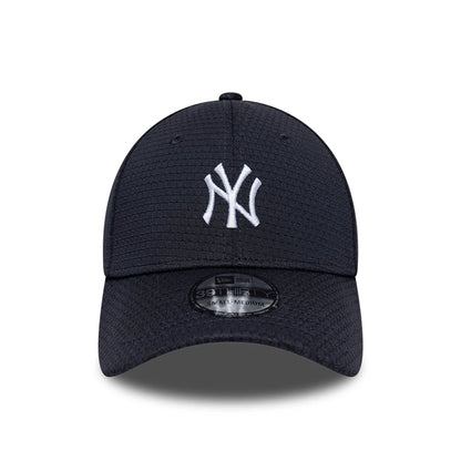Pictured is this MLB Tech New York Yankees 39THIRTY Stretch Fit cap in navy. 2