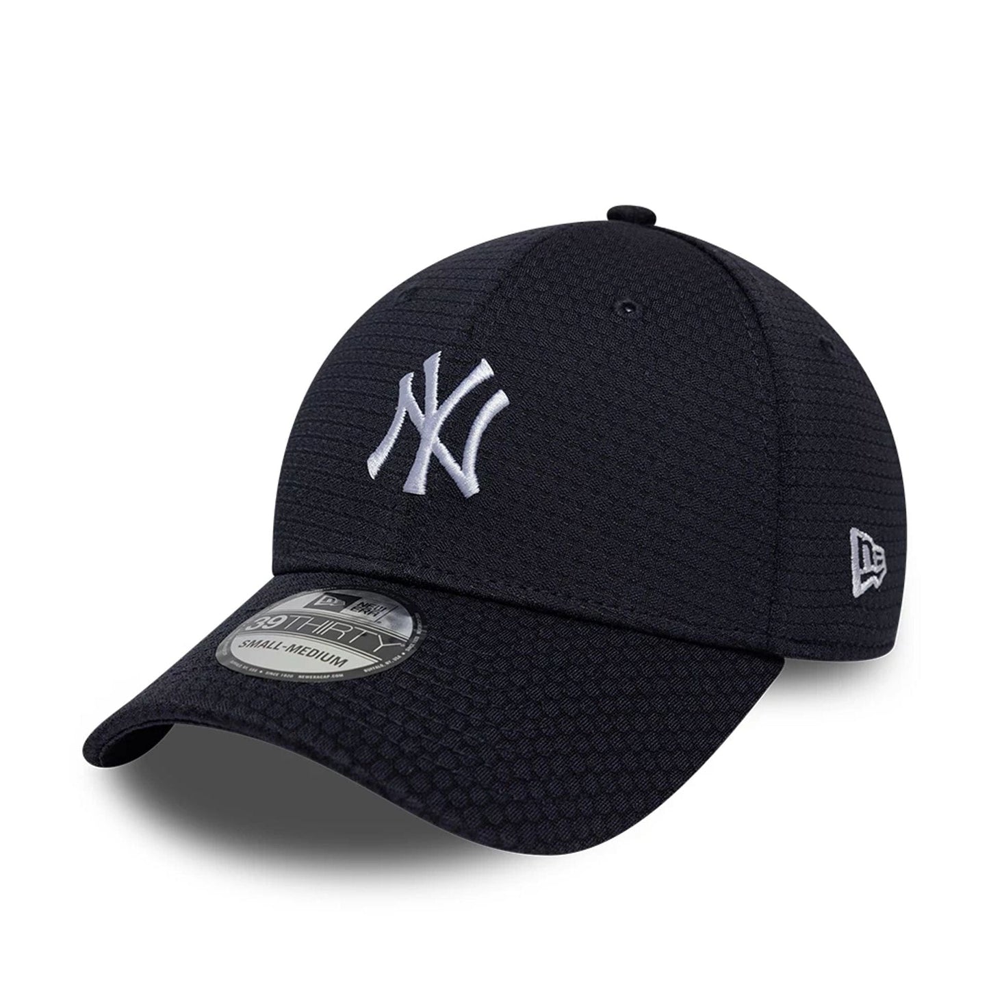Pictured is this MLB Tech New York Yankees 39THIRTY Stretch Fit cap in navy. 1