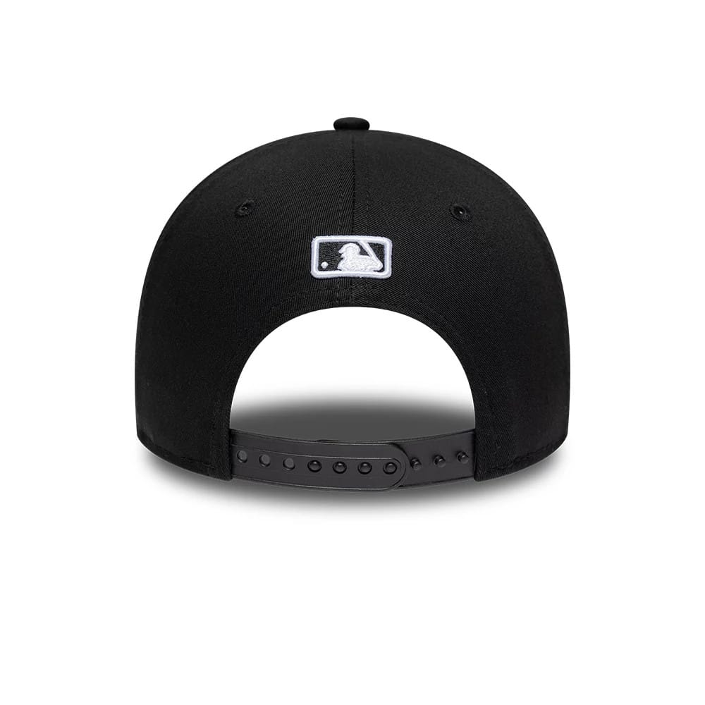 Pictured is this MLB Chicago White Sox 9FORTY M-Crown cap in black. 4