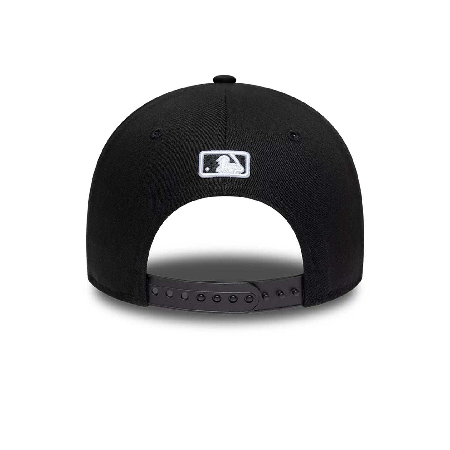 Pictured is this MLB Chicago White Sox 9FORTY M-Crown cap in black. 4