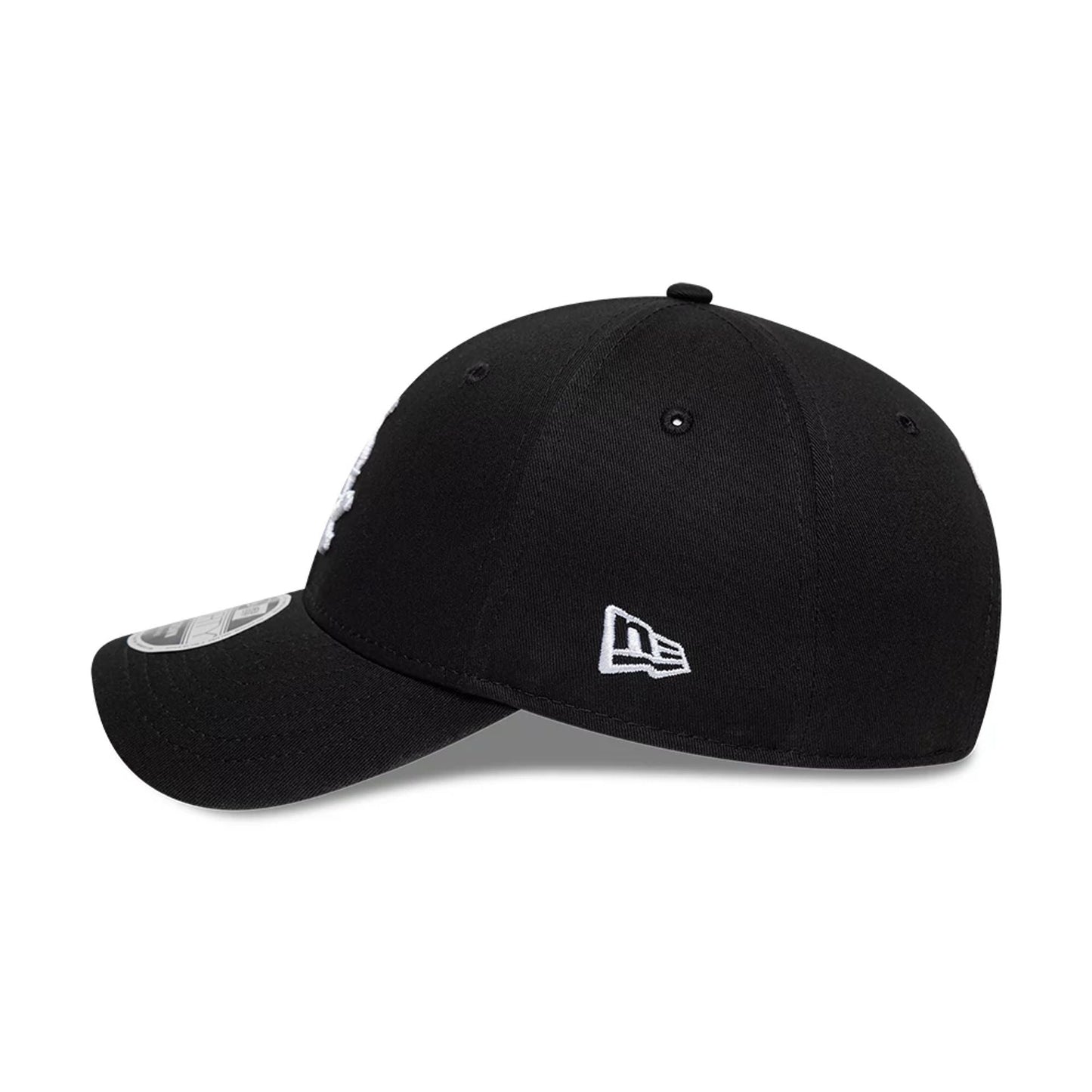 Pictured is this MLB Chicago White Sox 9FORTY M-Crown cap in black. 5