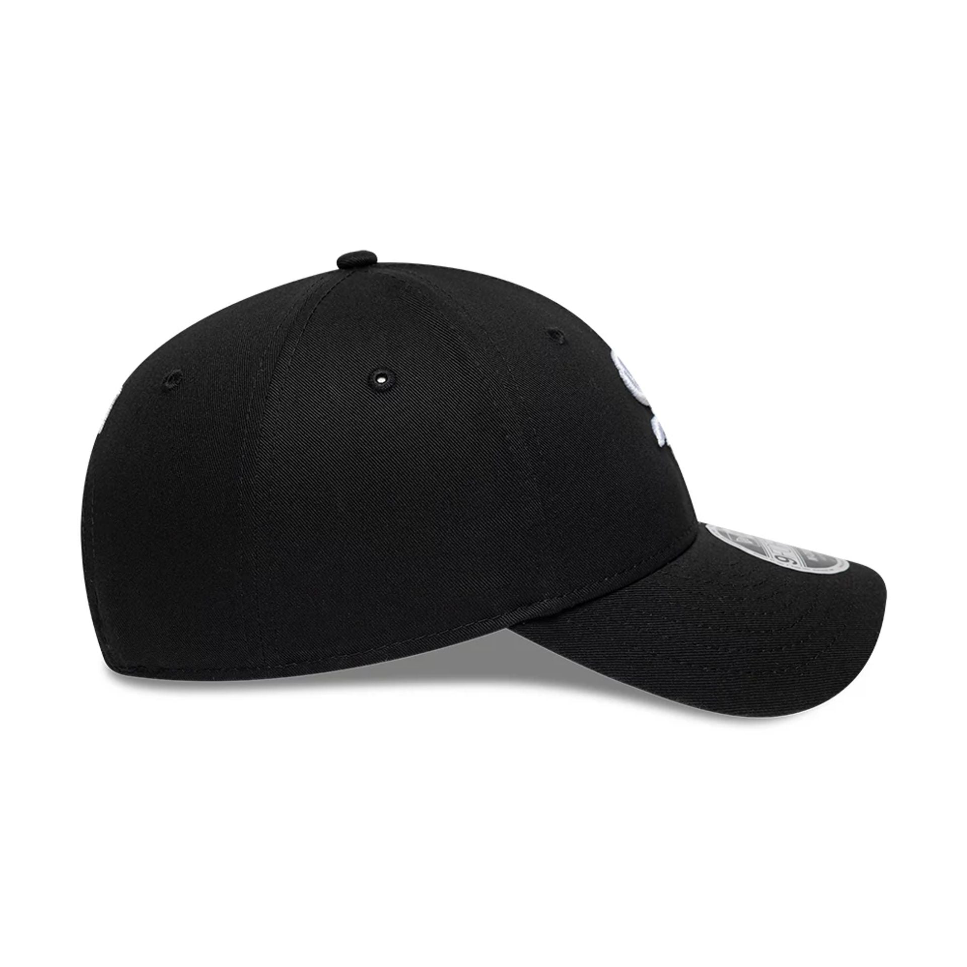 Pictured is this MLB Chicago White Sox 9FORTY M-Crown cap in black. 6