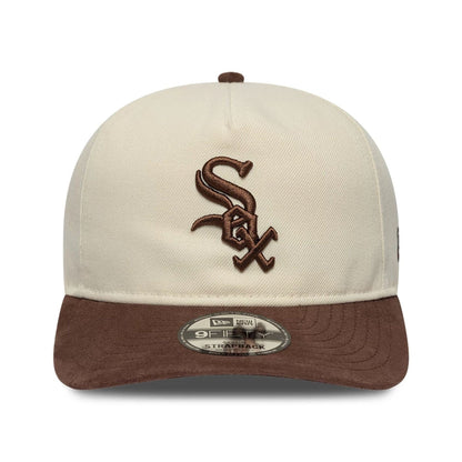 Pictured is this MLB Suede Visor Chicago White Sox 9FIFTY A-Frame Snapback cap in Cream. 3