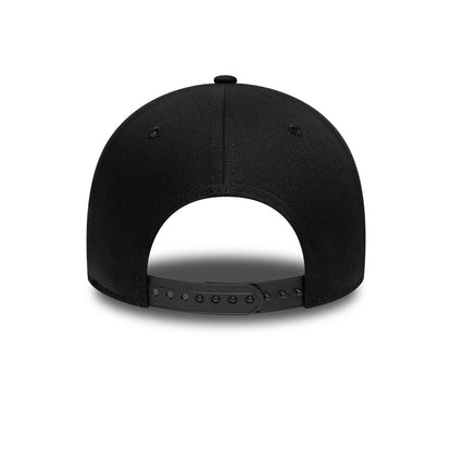 Pictured is this New Era Heritage Connect 9FORTY M-Crown cap in black. 4