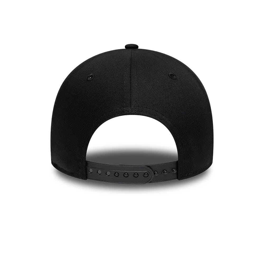 Pictured is this New Era Heritage Connect 9FORTY M-Crown cap in black. 4