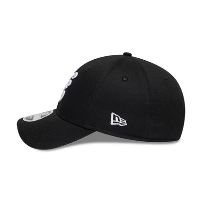 Pictured is this New Era Heritage Connect 9FORTY M-Crown cap in black. 5