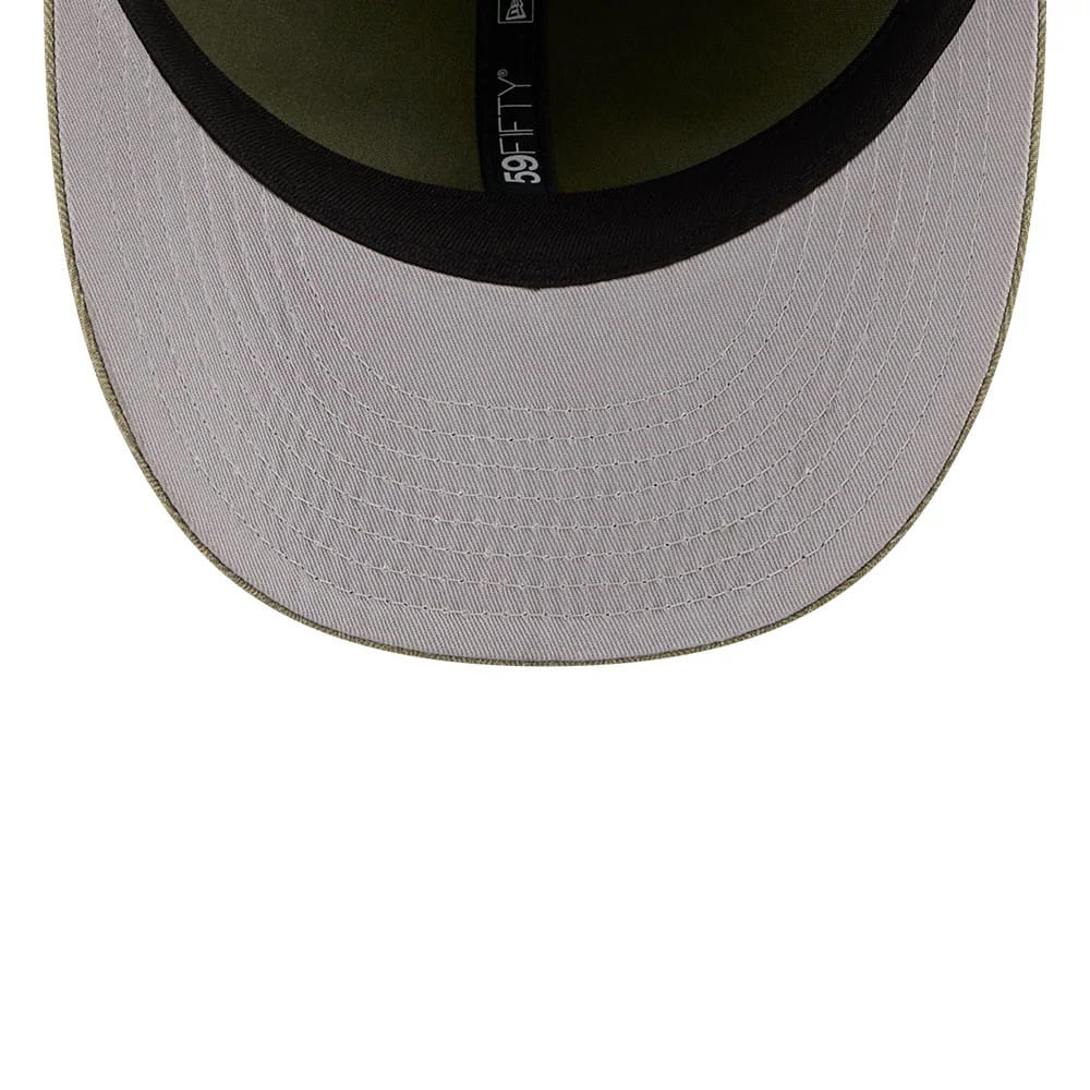 Pictured is this New Era Herringbone Retro Crown 59FIFTY Fitted cap in green. 2
