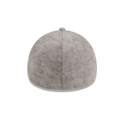 Pictured is this New Era 59FORTY A-Frame Fitted cap in open grey. 6