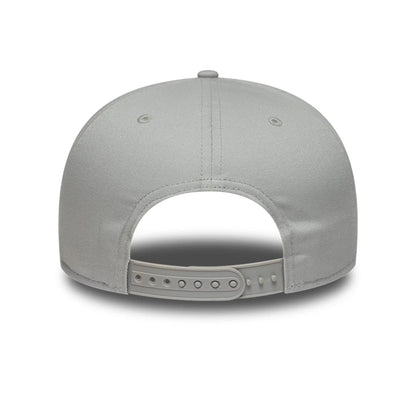 Pictured is this MLB League Essential New York Yankees 9FIFTY Snapback Adjustable cap in grey. 4