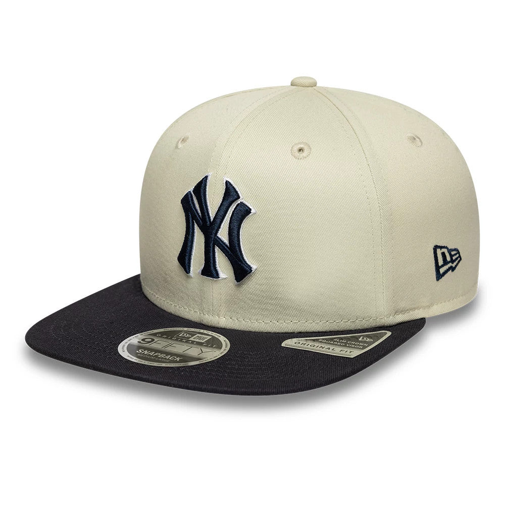 Pictured is this MLB World Series Patch New York Yankees 9FIFTY Snapback Adjustable cap in light beige. 3