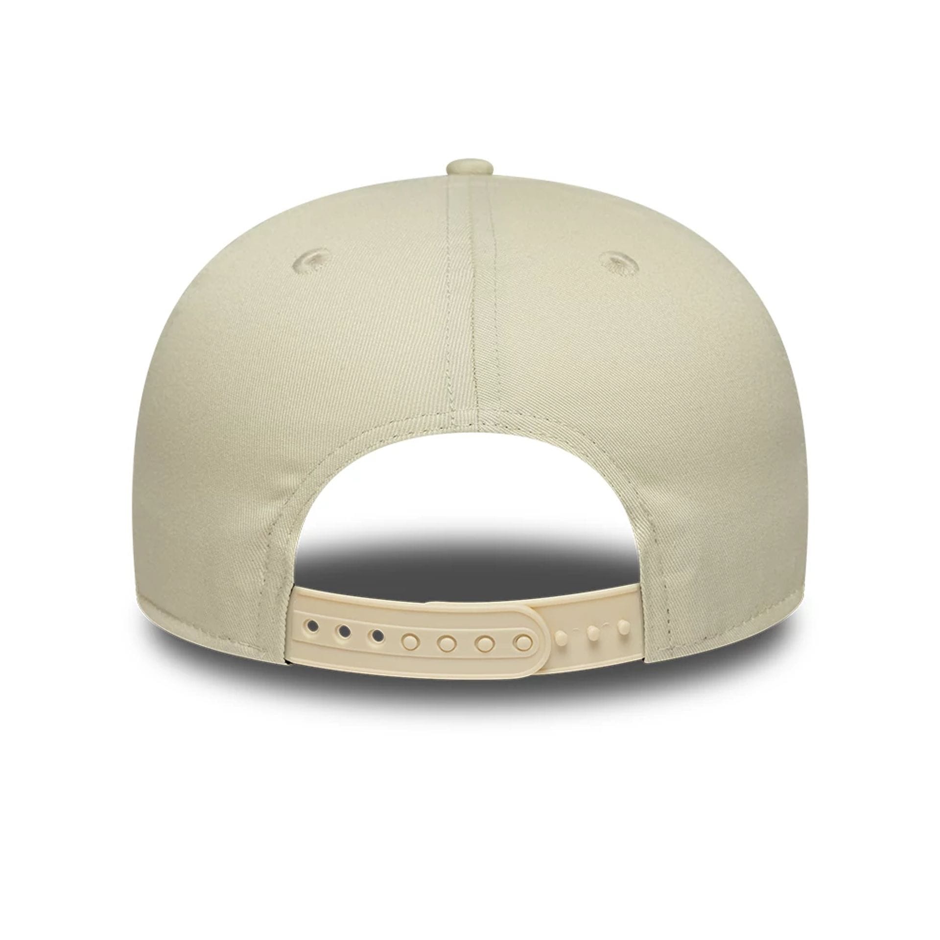 Pictured is this MLB World Series Patch New York Yankees 9FIFTY Snapback Adjustable cap in light beige. 4