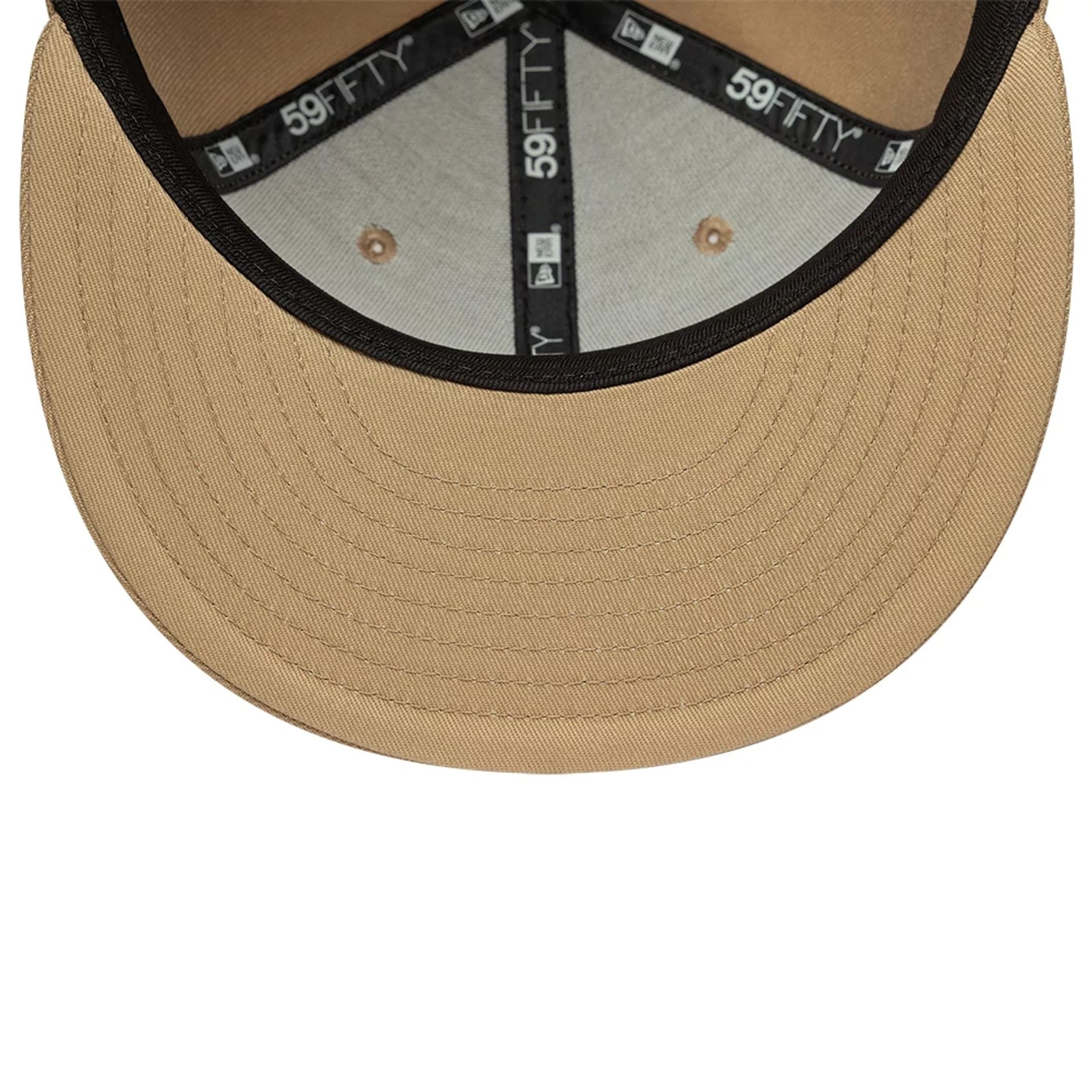 Pictured is this MLB League Essential New York Yankees 59FIFTY Fitted cap in light beige. 5