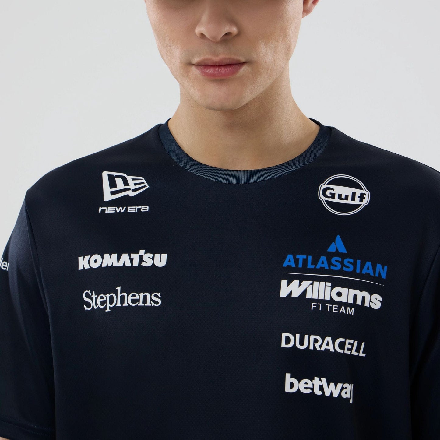 The model is wearing this Carlos Sainz Atlassian Williams F1 Team Tech T-shirt in navy. 5