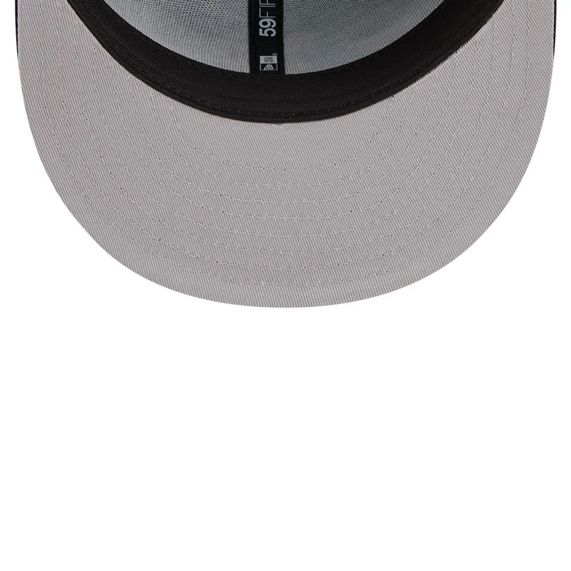 Pictured is this Vanson X MLB Boston Red Sox 59FIFTY Fitted cap in navy. 2