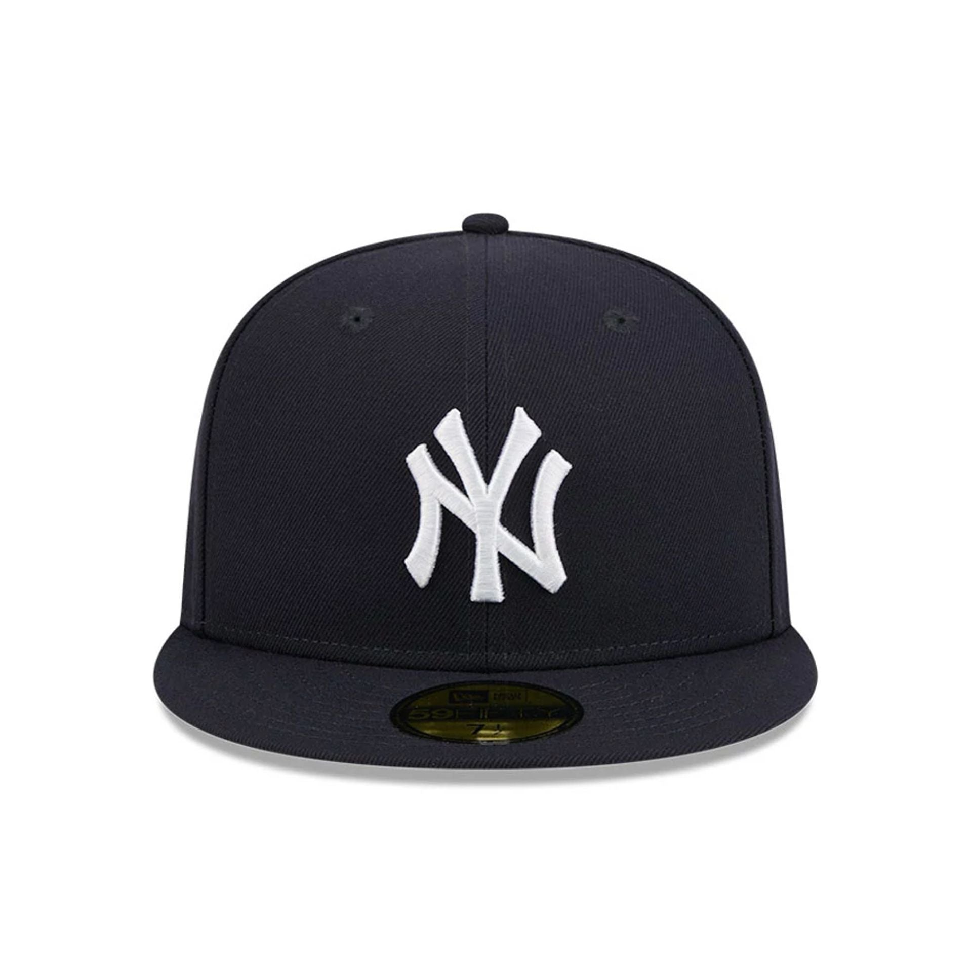 Pictured is this Vanson X MLB New York Yankees 59FIFTY Fitted cap in navy. 3