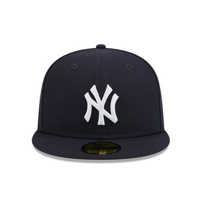 Pictured is this Vanson X MLB New York Yankees 59FIFTY Fitted cap in navy. 3