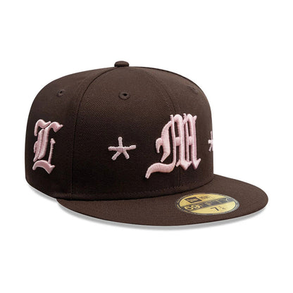 Pictured is this Mora Lo Mismo De Siempre 59FIFTY Fitted cap in dark brown. 4