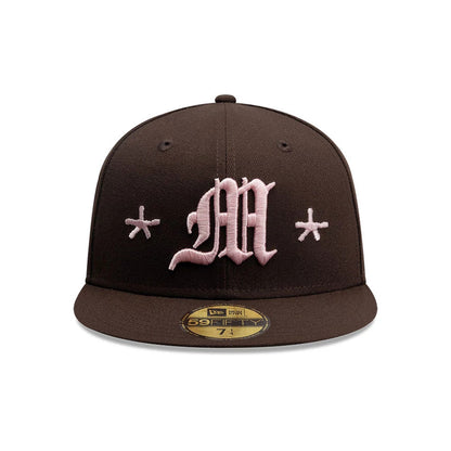 Pictured is this Mora Lo Mismo De Siempre 59FIFTY Fitted cap in dark brown. 3