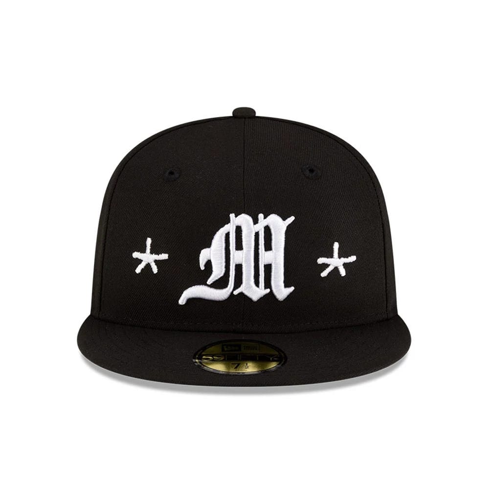 Pictured is this Mora Lo Mismo De Siempre 59FIFTY Fitted cap in black. 2
