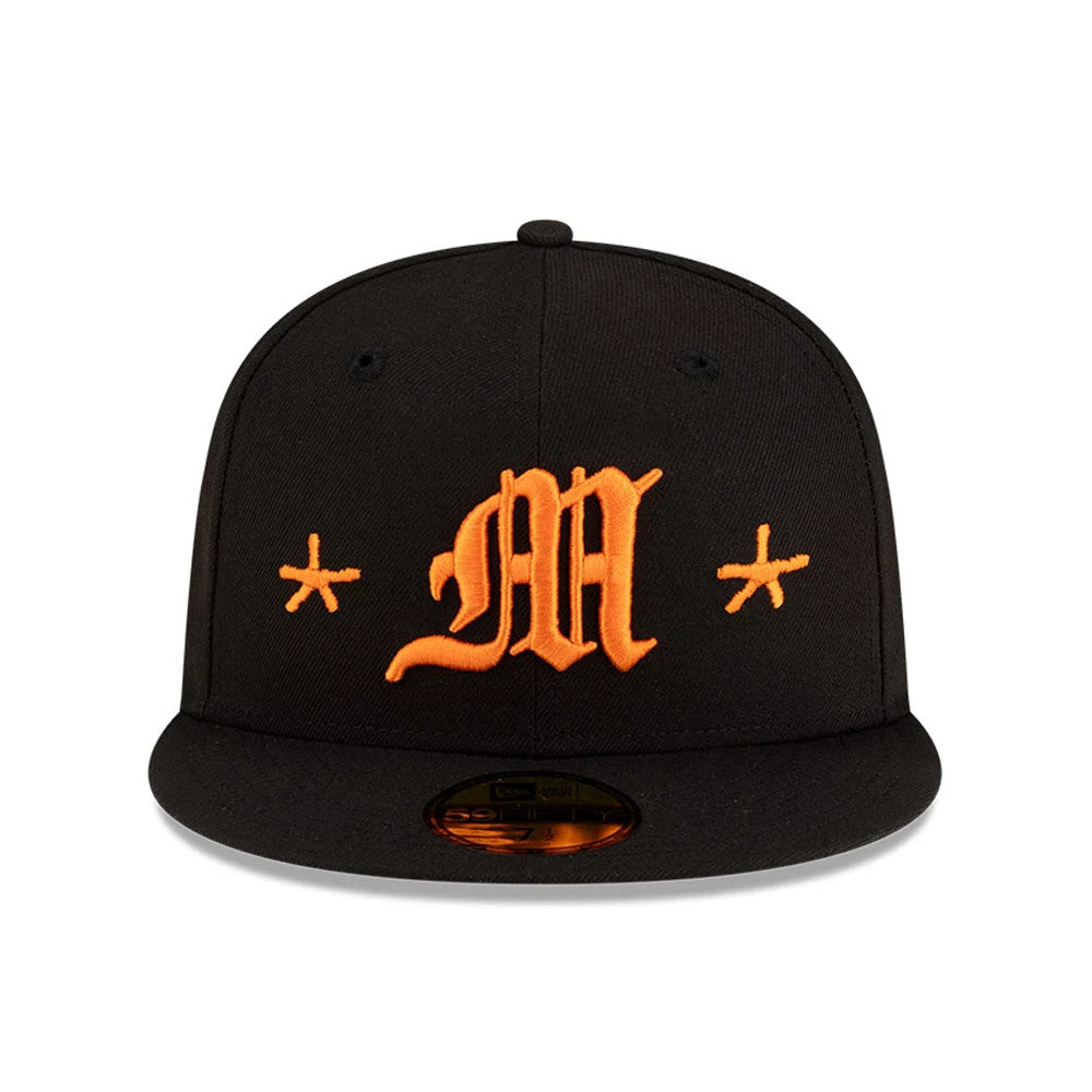 Pictured is this Mora Lo Mismo De Siempre 59FIFTY Fitted cap in black. 2