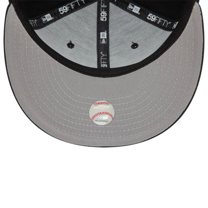 Pictured is this MLB Heart Icon Chicago White Sox 59FIFTY Fitted cap in black. 2
