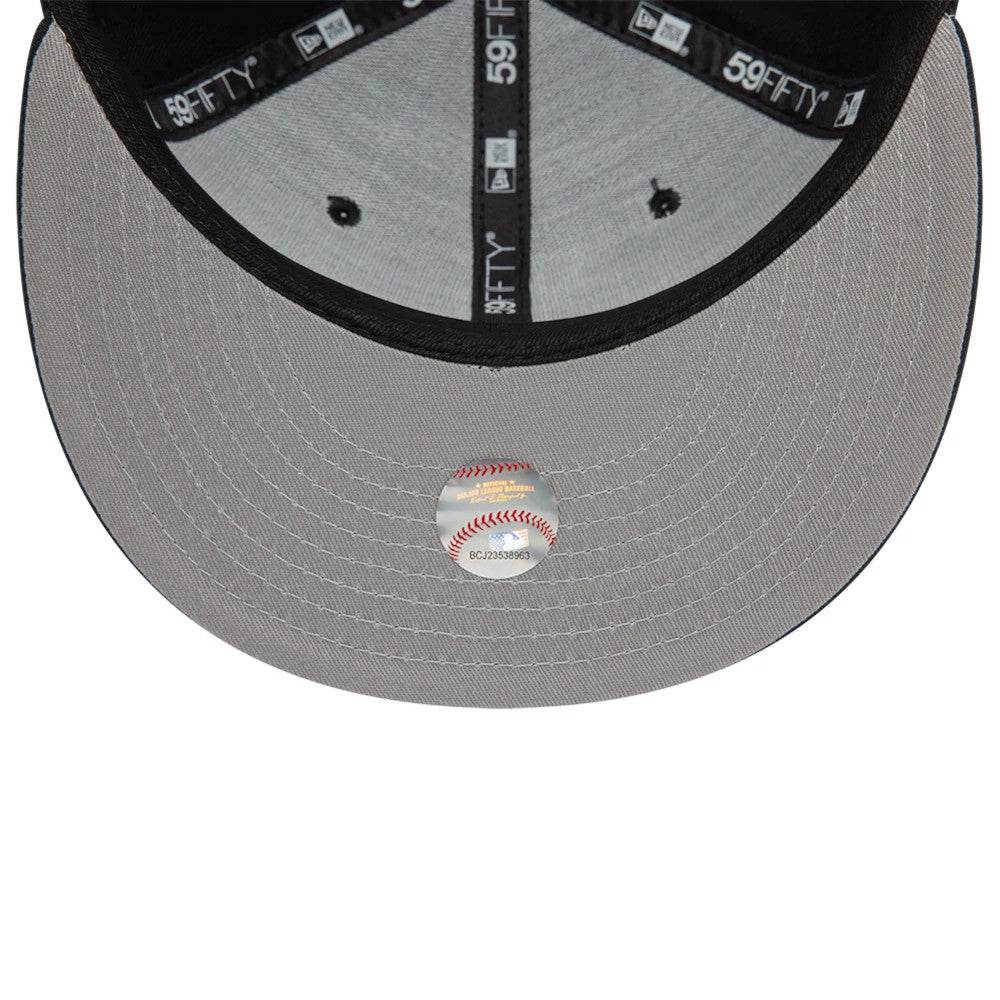 Pictured is this MLB Heart Icon LA Dodgers 59FIFTY Fitted cap in black. 2