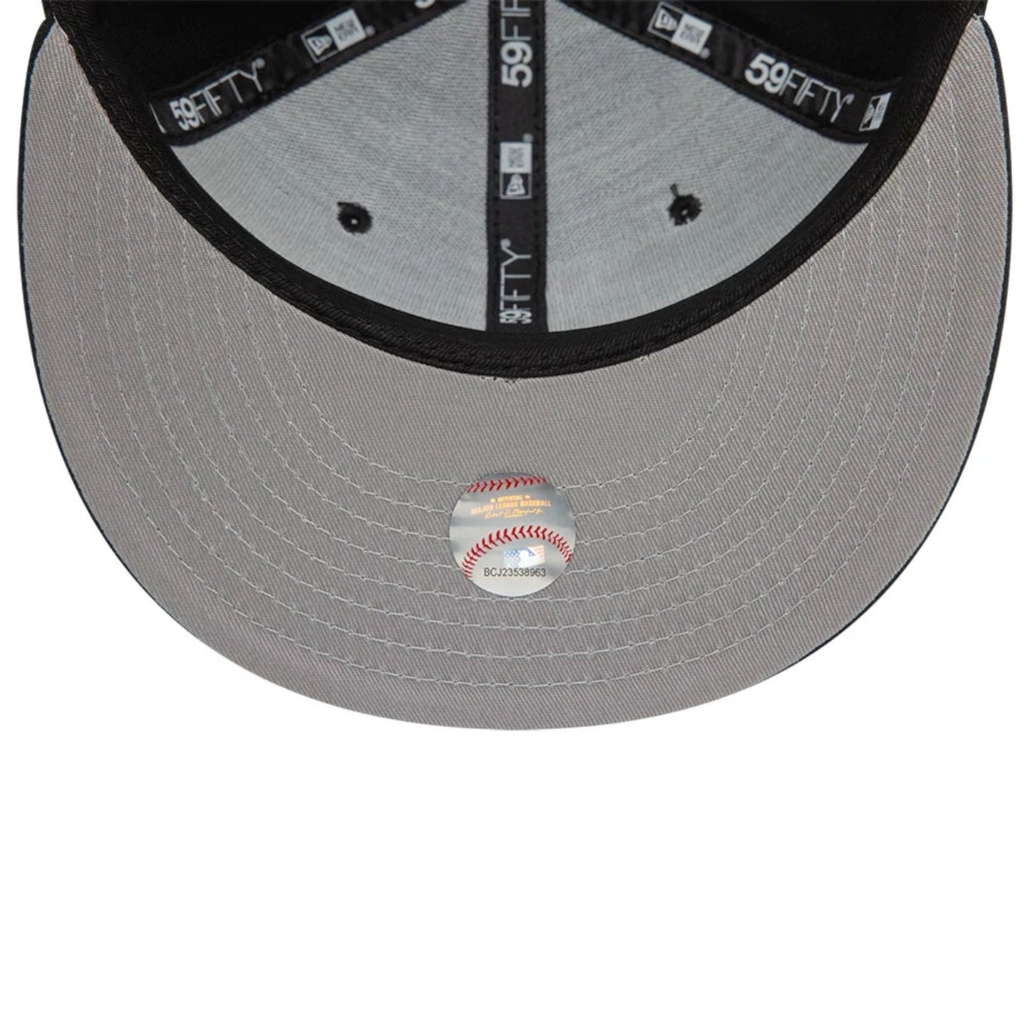 Pictured is this MLB Heart Icon LA Dodgers 59FIFTY Fitted cap in black. 2