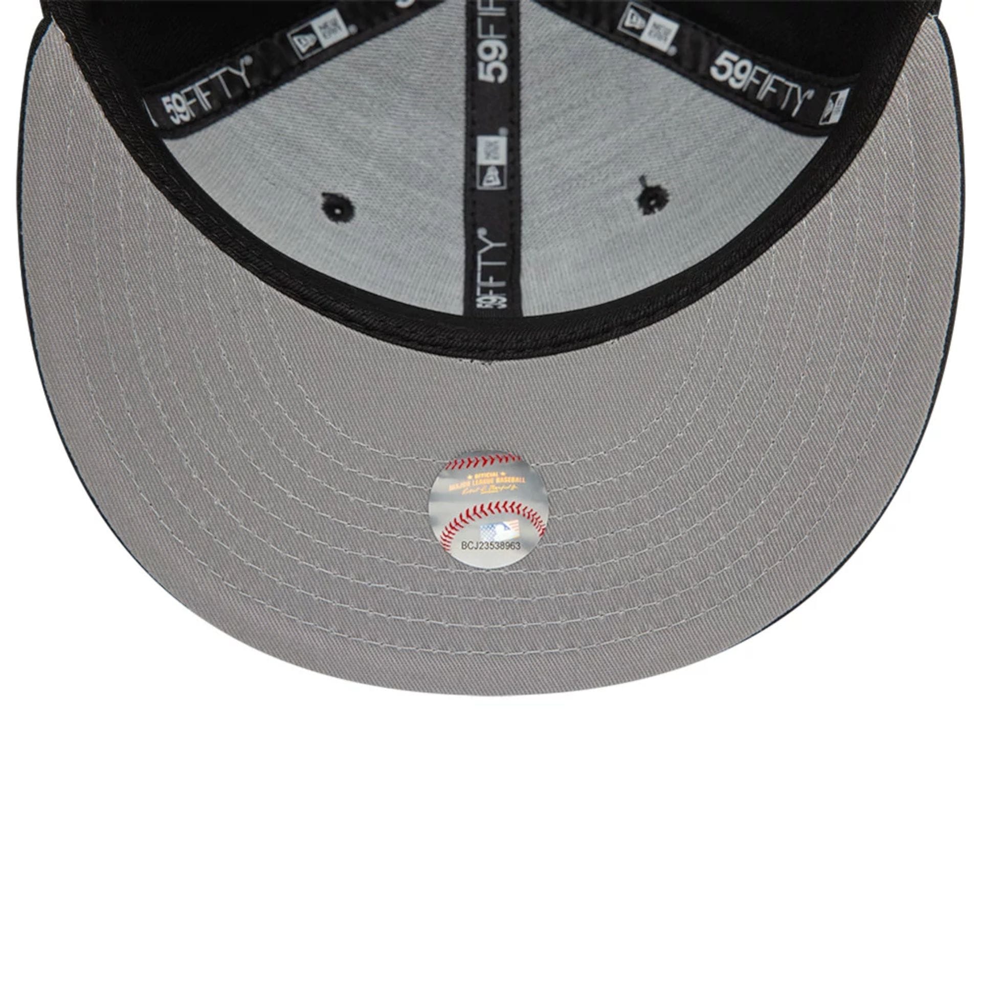 Pictured is this MLB Heart Icon LA Dodgers 59FIFTY Fitted cap in black. 2