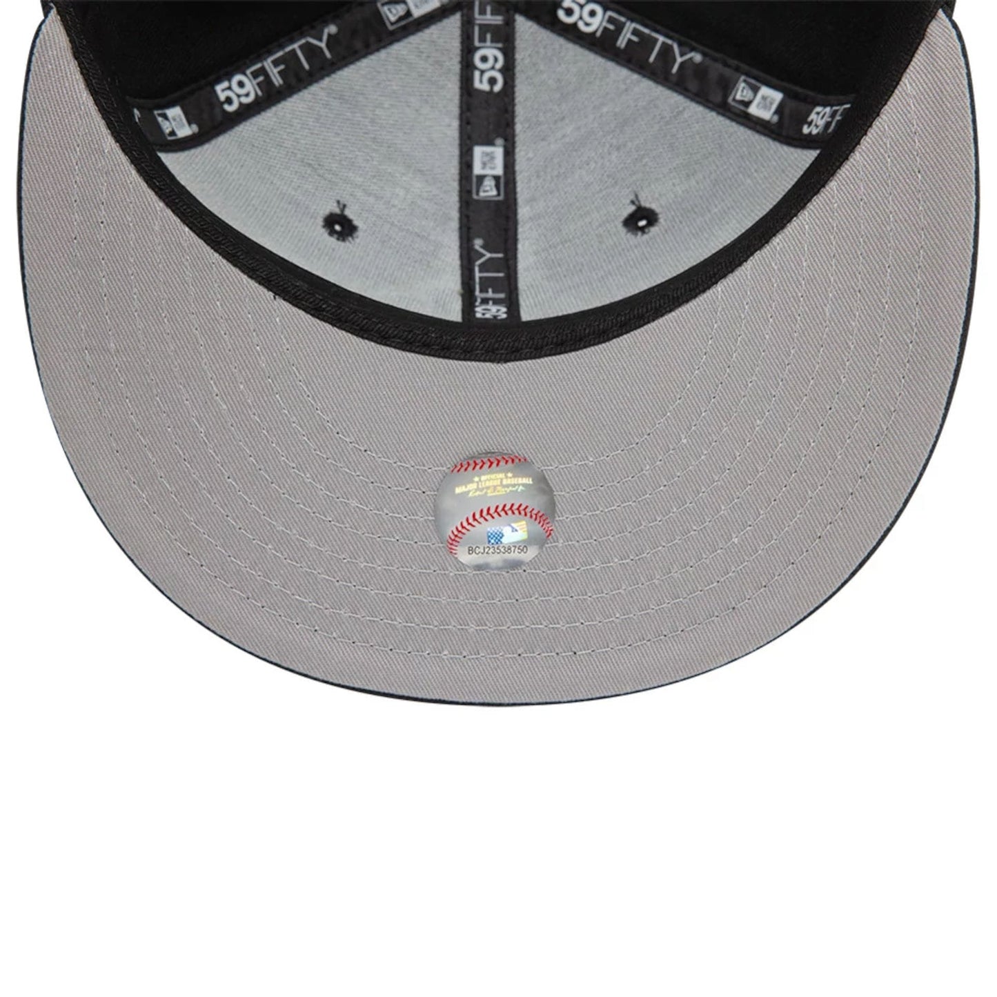 Pictured is this MLB Heart Icon New York Yankees 59FIFTY Fitted cap in black. 2