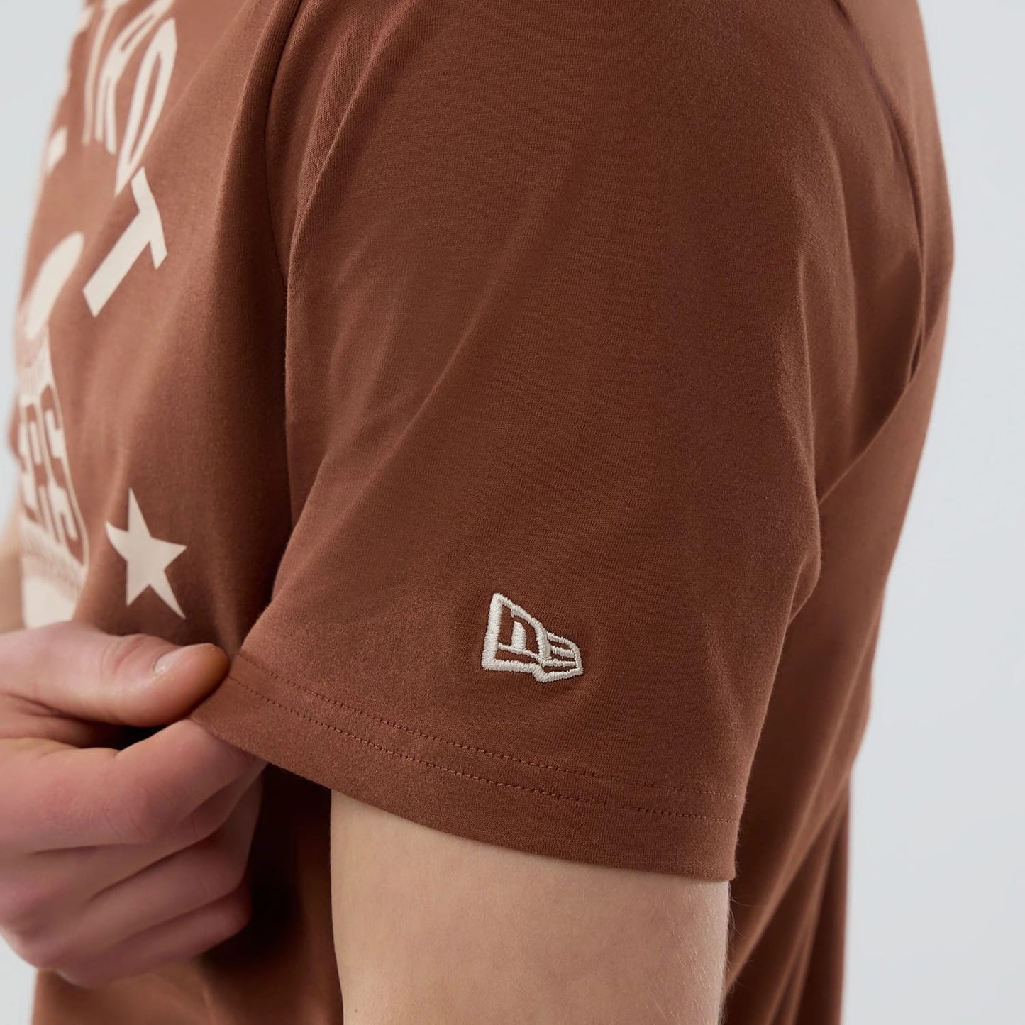 The model is wearing this MLB Graphic Detroit Tigers T-Shirt in brown. 5