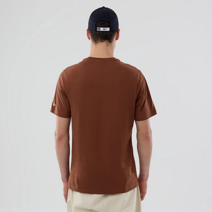 The model is wearing this MLB Graphic Detroit Tigers T-Shirt in brown. 7