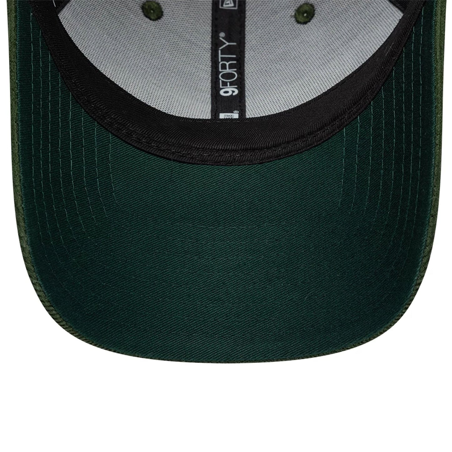 Pictured is this Traditional Cord Atlassian Williams F1 Team 9FORTY cap in dark green. 6