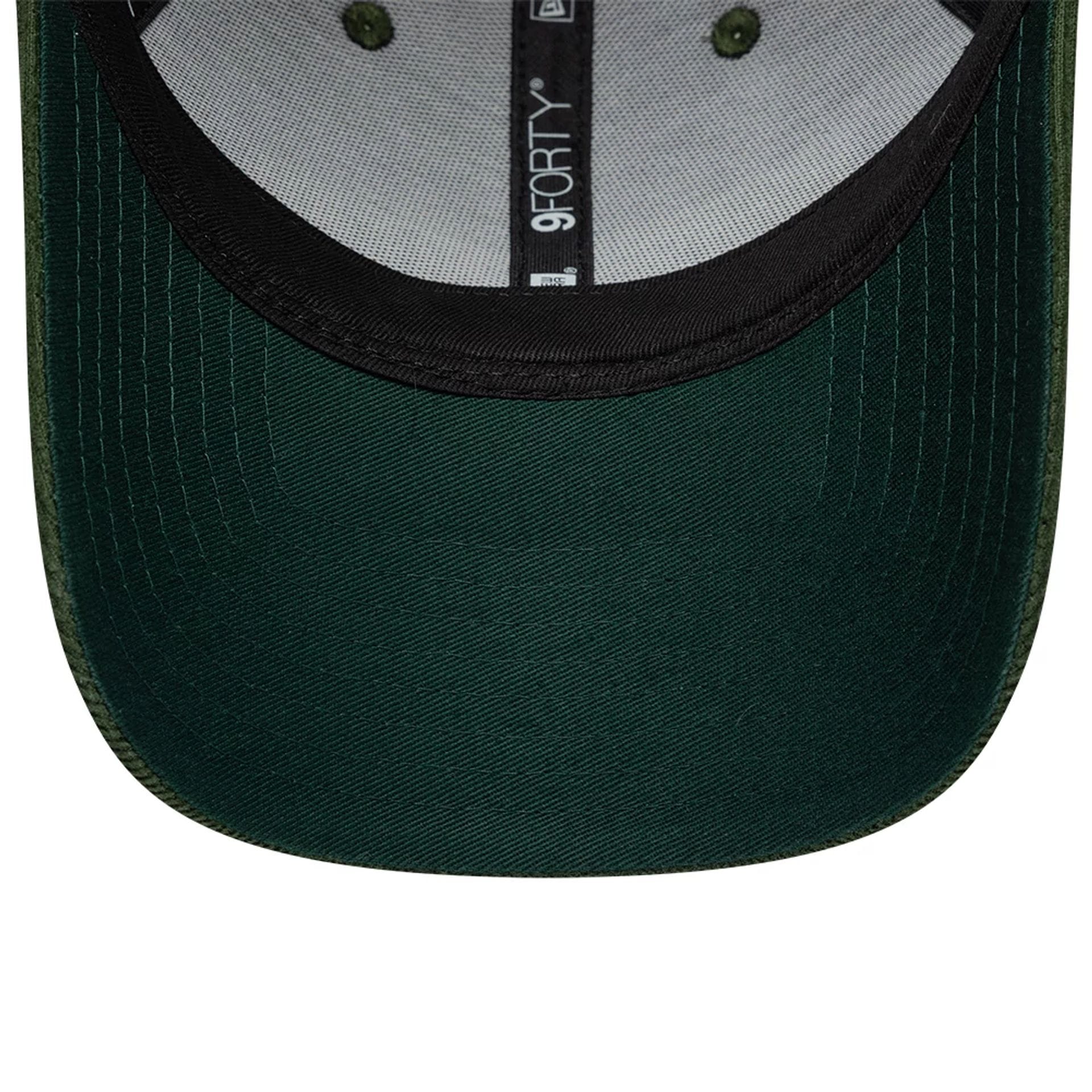 Pictured is this Traditional Cord Atlassian Williams F1 Team 9FORTY cap in dark green. 6