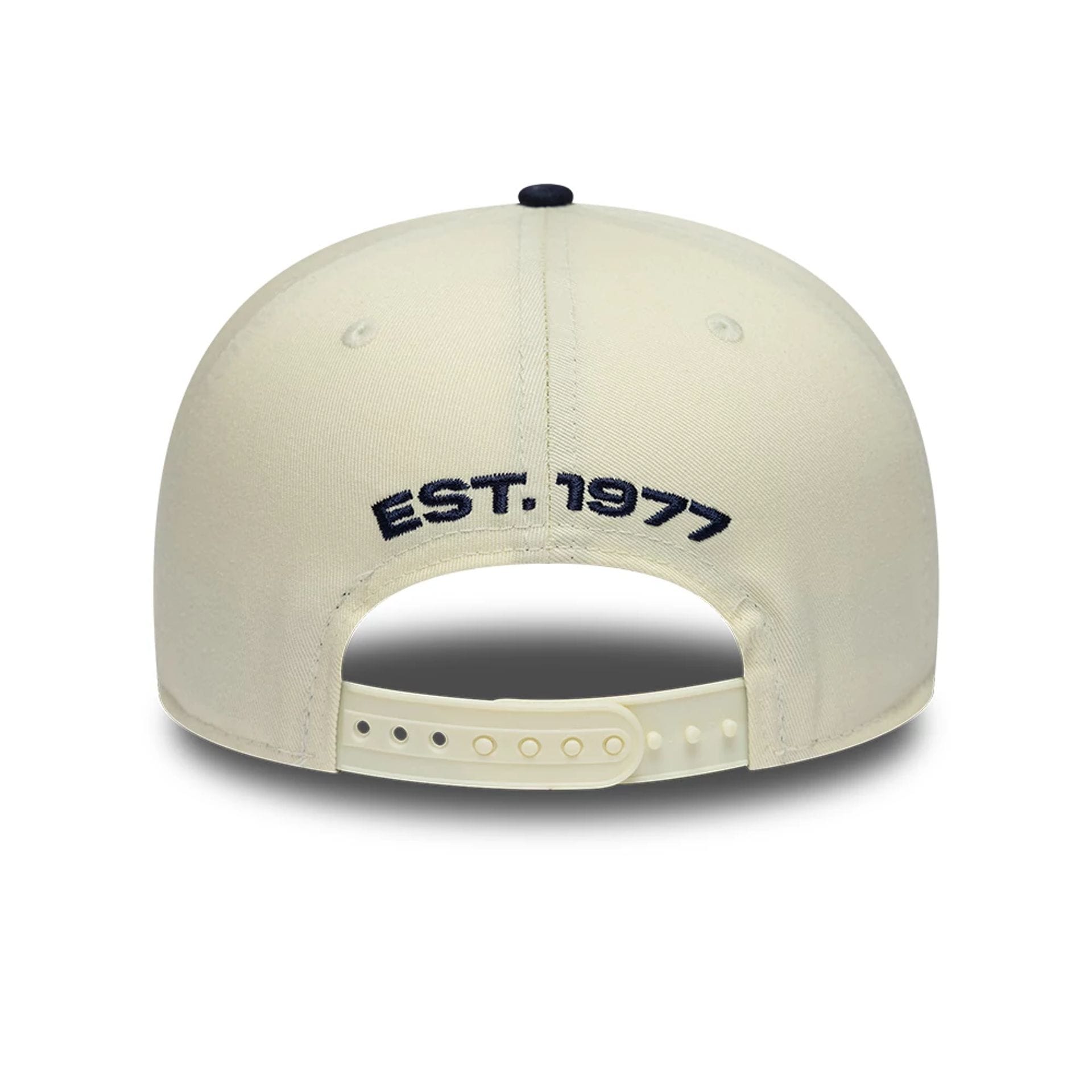 Pictured is this New Wave Atlassian Williams F1 Team Retro Crown 9FIFTY cap in Cream. 4