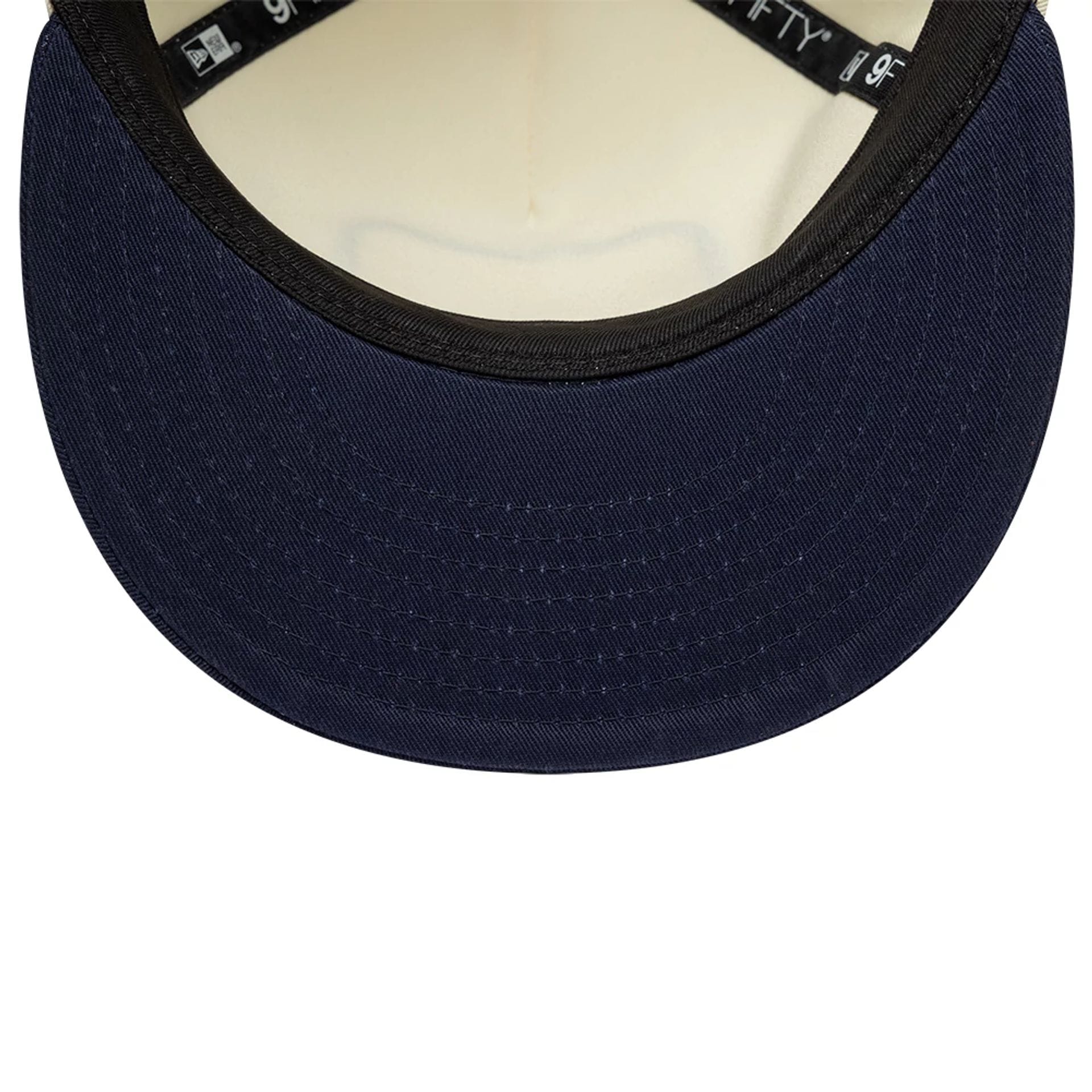 Pictured is this New Wave Atlassian Williams F1 Team Retro Crown 9FIFTY cap in Cream. 5