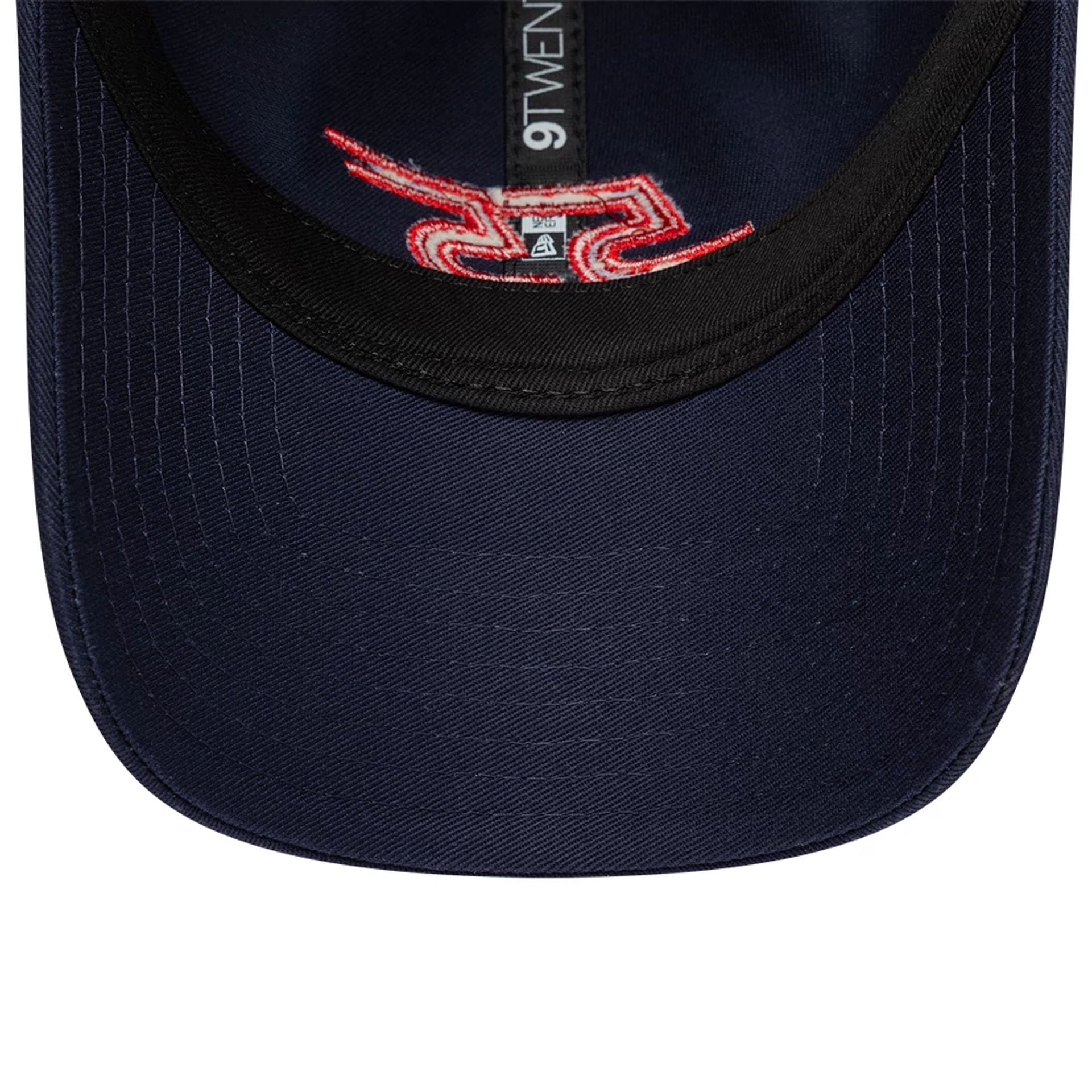 Pictured is this Carlos Sainz Atlassian Williams F1 Team 9TWENTY cap in navy. 6
