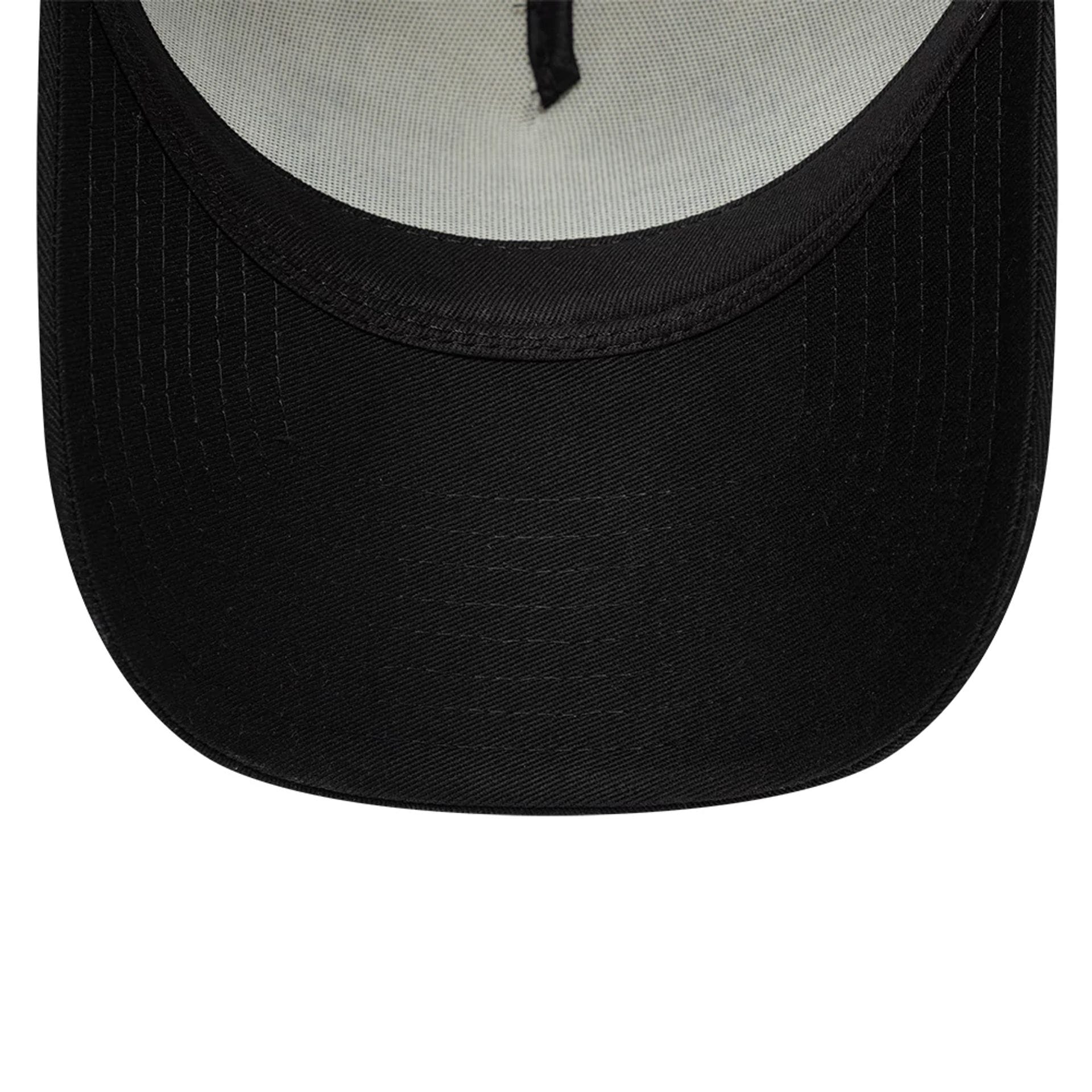 Pictured is this Traditional Atlassian Williams F1 Team 9FORTY A-Frame Trucker cap in black. 5