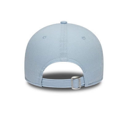 Williams New Wave Linen Pastel Blue New Era 9FORTY Adjustable Cap, rear view showing a curved visor and a fabric strap with a buckle closure, along with embroidered eyelets on a pastel blue crown.